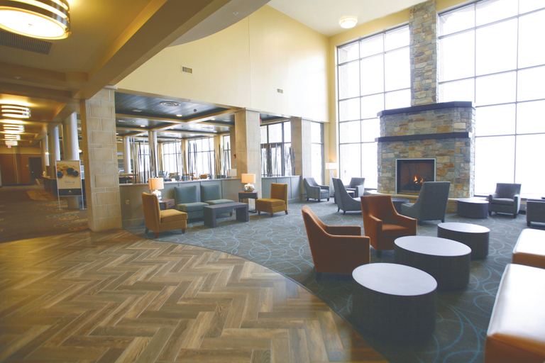 Food & Drinks, DoubleTree by Hilton Bemidji, Beltrami