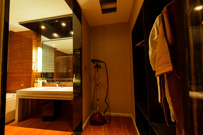 Bathroom, Bowei Hotel (Puyang Railway Station), Puyang