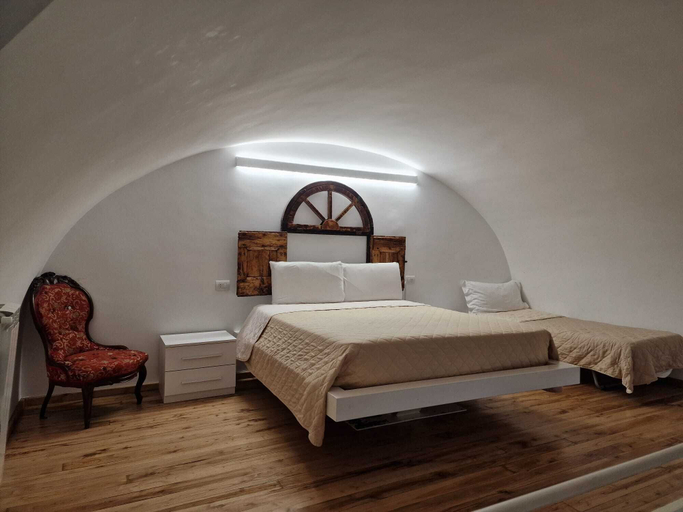 Bedroom 2, パラッツォ グランドリ アロッジ ツーリスティチ, Viterbo