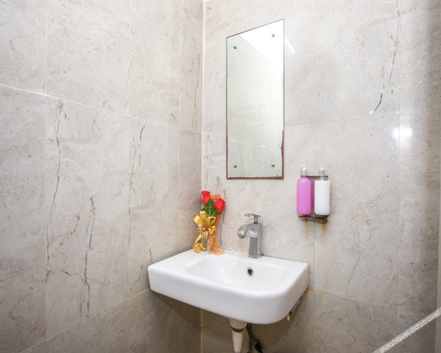 Bathroom 3, Kiaan inn, Haora