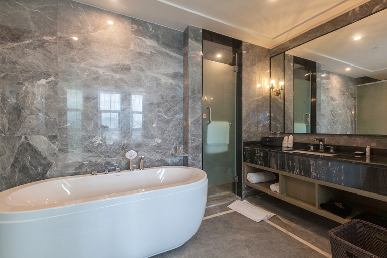 Bathroom, Grand New Century Hotel, Enshi Tujia and Miao