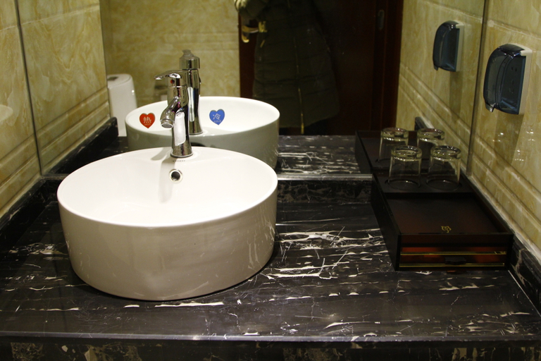 Bathroom 5, Chengdu Romantic Hotel, Chengdu