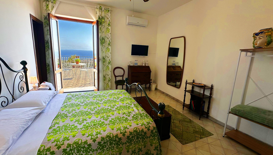 Room 2, Pupi Catania Etna B&B, Catania