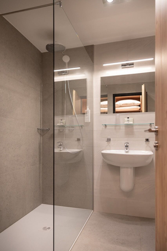 Bathroom 5, Blu Senales Active & Family Resort, Bolzano
