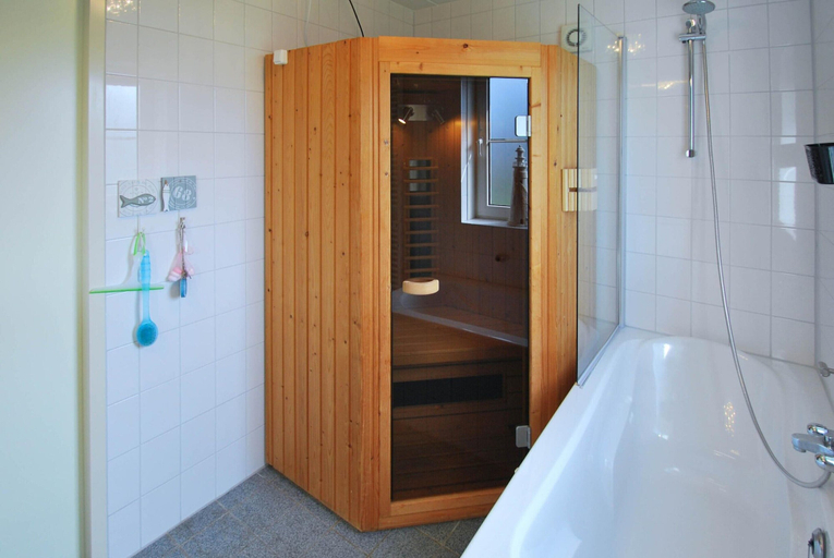 Bathroom 3, Deluxe Beach Villa with Garden, Wûnseradiel