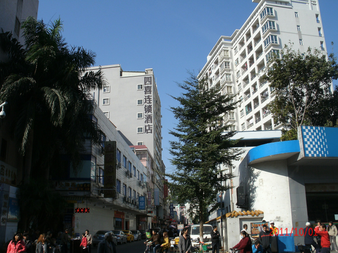 Exterior & Views