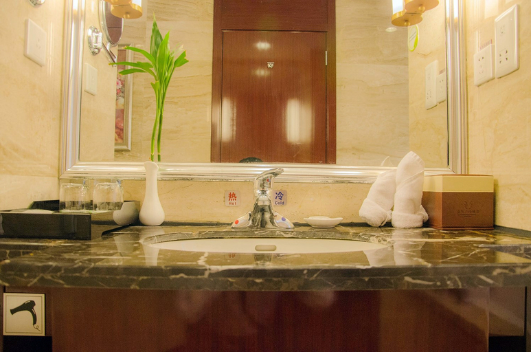 Bathroom 3, Jin Peng Plaza Hotel, Chuzhou