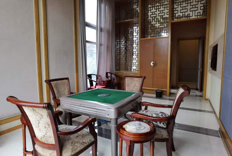 Others 3, the Peninsula Hotel, Neijiang