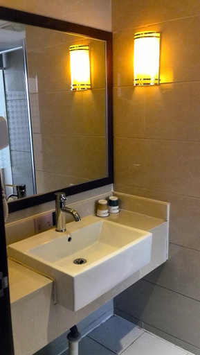 Bathroom 2, City Comfort Inn (Lipu Central Square), Guilin