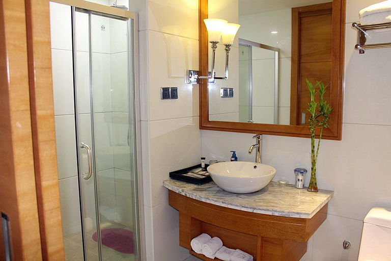 Bathroom 2, King du Hotel (Bus Station), Nanping