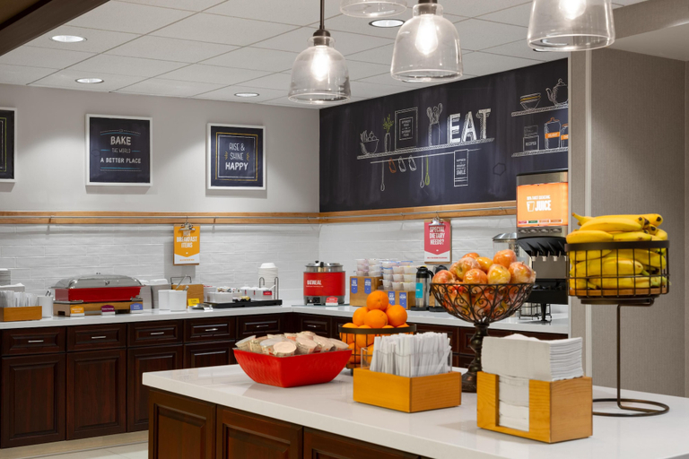 Food & Drinks 5, Hampton Inn & Suites Sacramento-Airport-Natomas, Sacramento