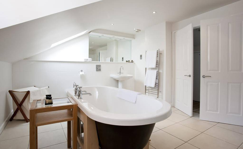 Bathroom 3, The Green Dragon Inn, Gloucestershire