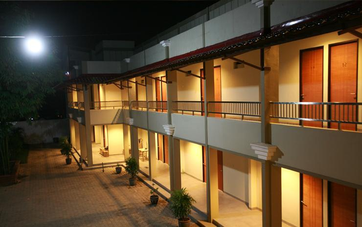 Exterior & Views