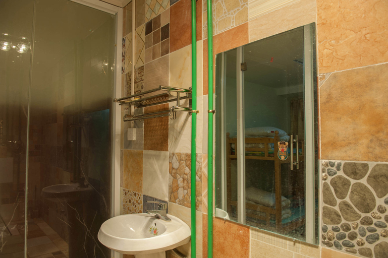 Bathroom, Stray Birds Hostel, Chongqing