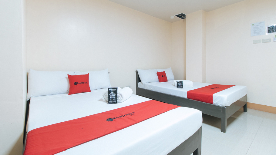 Bedroom 3, RedDoorz @ Isabelita Hotel Tugegarao, Tuguegarao City