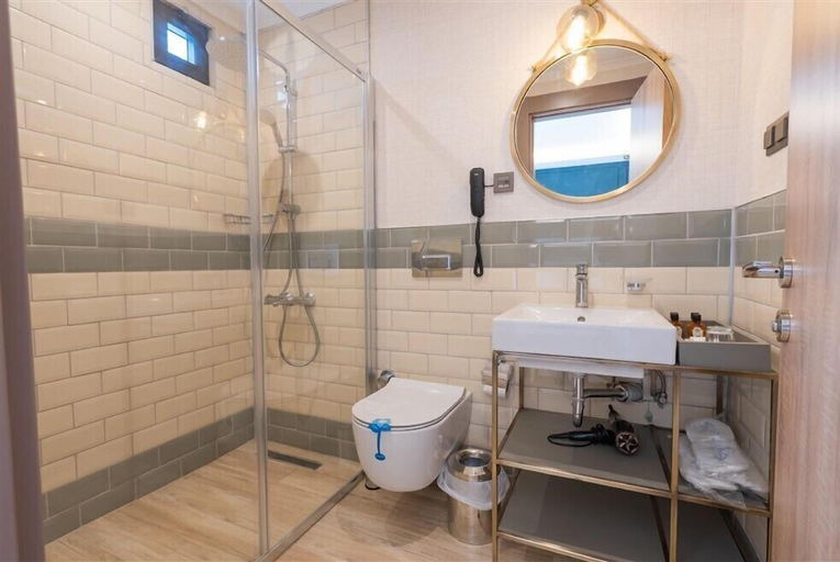 Bathroom 5, Cunda Pier Otel, Ayvalık