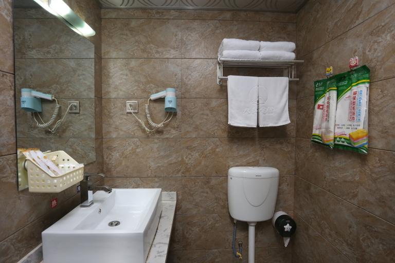 Bathroom 3, Renhe Hotel, Meishan