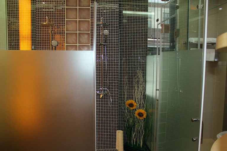 Bathroom 2, Yilang Hotel, Shanghai