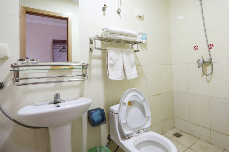 Bathroom 2, Likang Express Hotel, Beijing