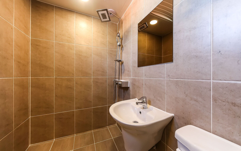 Bathroom 5, Changwon Jinhae Hotel Lrui, Jinhae