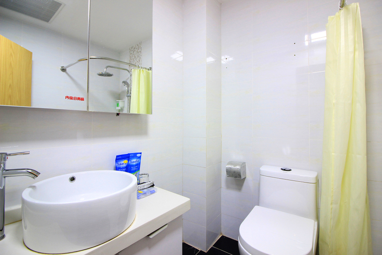 Bathroom 2, Lizhou Hotel (Gongbei Port Light Rail Station), Zhuhai