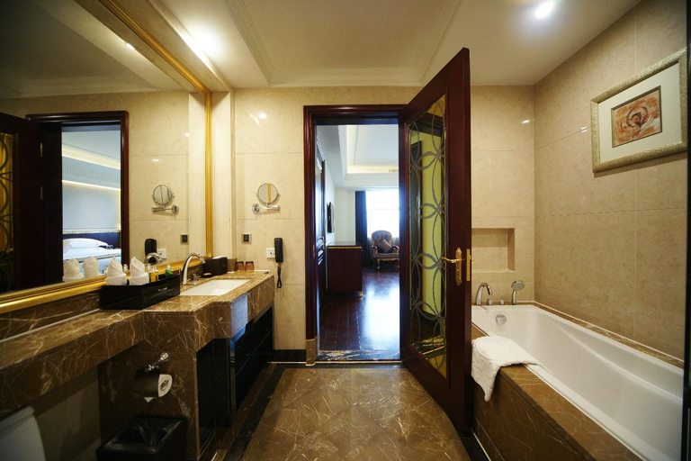 Bathroom 4, Chongzuo International Hotel, Chongzuo