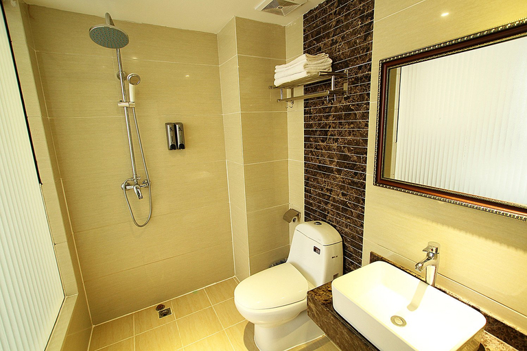 Bathroom, Yizhou Holiday Hotel, Guilin