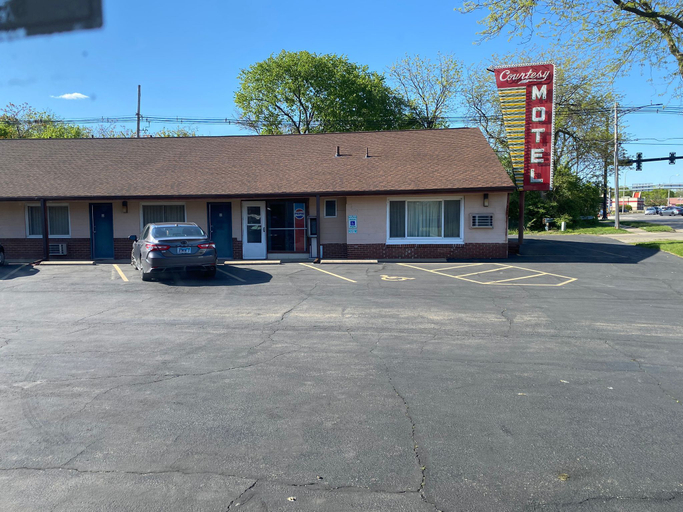 Exterior & Views 5, Courtesy Motel, Champaign