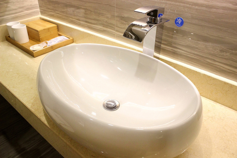 Bathroom 4, West Lake Hotel, Shenzhen