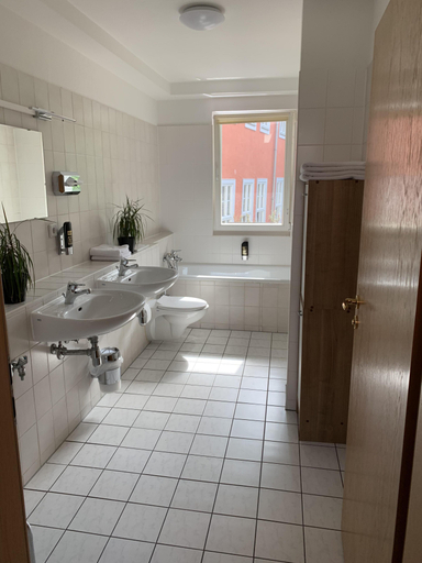 Bathroom 3, Palais Apartments, Erfurt