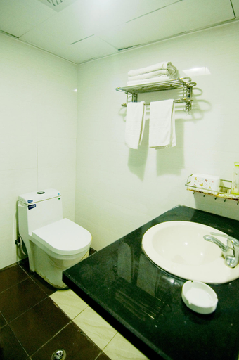 Bathroom 3, Tie Cheng Hotel, Huangshi