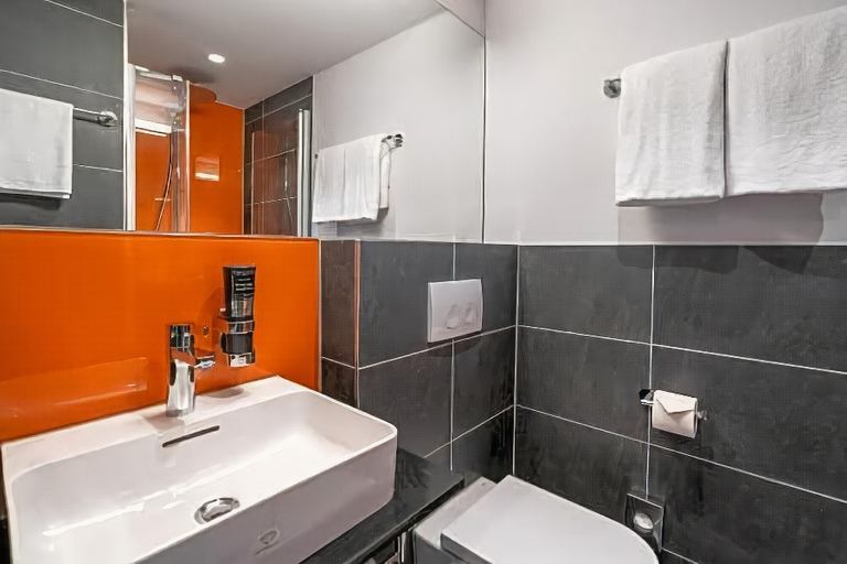 Bathroom 5, CAMPANILE DUISBURG CITY, Duisburg
