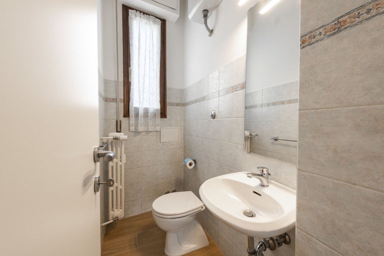 Bathroom 2, Rosselli by Mmega, Florence