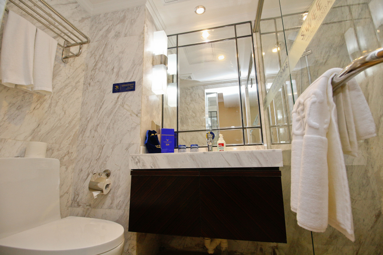 Bathroom 3, Sweetome Vacation Rentals (Xi'an Tonghuamen Metro Station), Xi'an