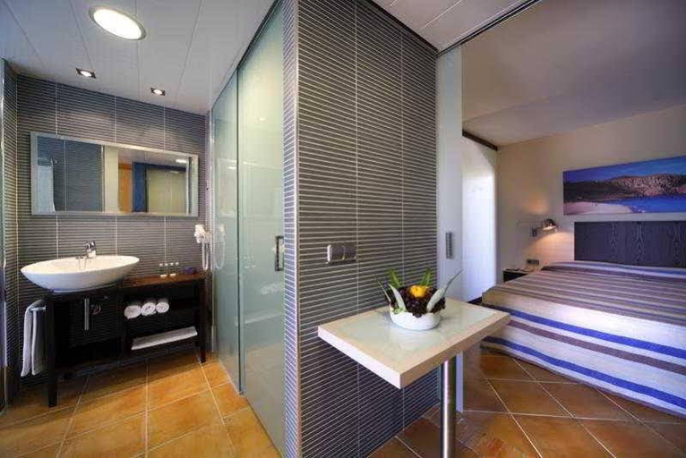 Bathroom 4, Occidental Cala Viñas, Baleares
