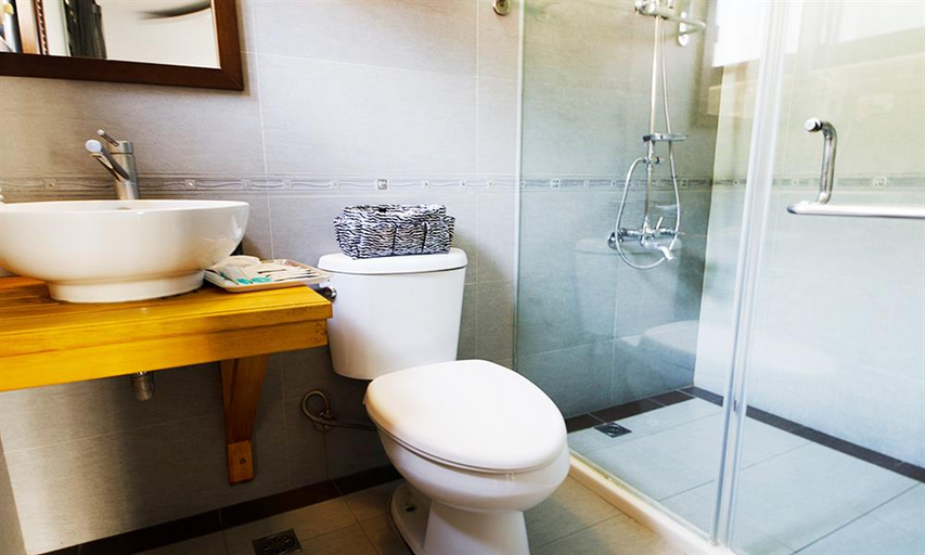 Bathroom 3, Shangrila, Hualien