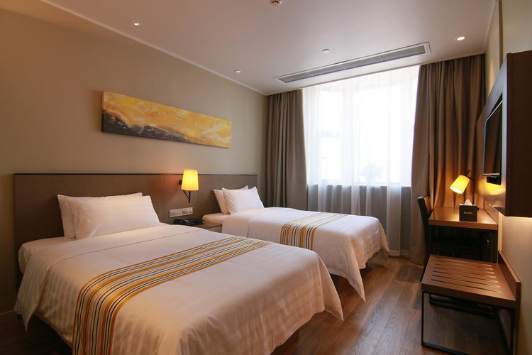 Bedroom 2, Homeinn Plus Hotel (Shenyang Qingnian Avenue Subway Station), Shenyang