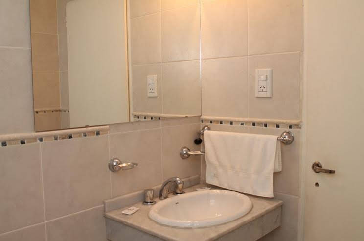 Bathroom 4, Brisas del Lago Apartamentos, Colón