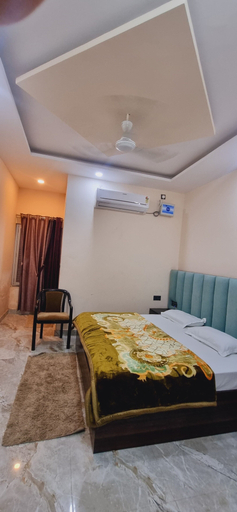 Bedroom, Surya Palace, Basti