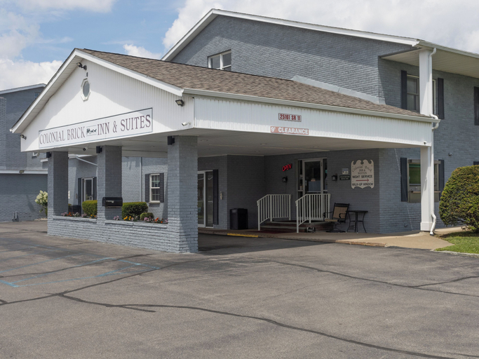 Exterior & Views 2, Colonial Brick Inn & Suites, Susquehanna
