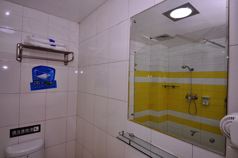 Bathroom 3, 7 Days Premium Hotel (Jinan East Second Ring Road International Plaza), Jinan