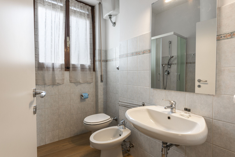 Bathroom 2, Rosselli by Mmega, Florence