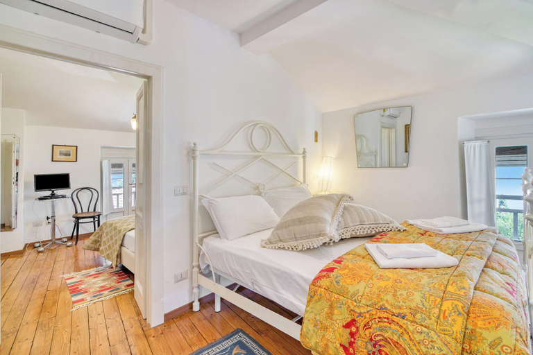 Bedroom 4, Piccolo Mondo Antico: Stresa 2BR Apartment With Lake View, Verbano-Cusio-Ossola