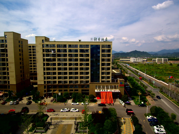 Exterior & Views