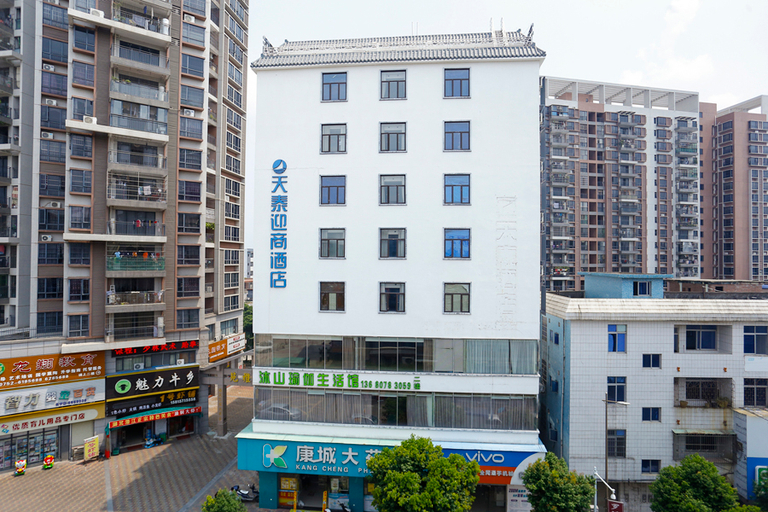 Exterior & Views