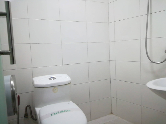 Bathroom 5, Gangwan Hostel, Shanghai