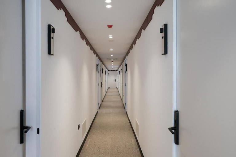 Hallway, Bazaar Hotel, Tiranës