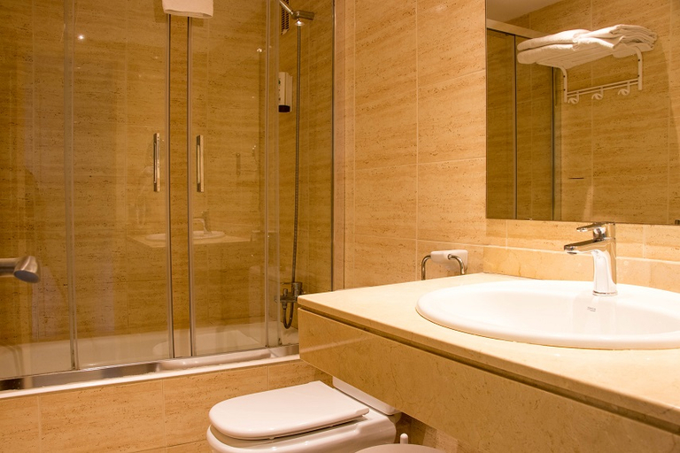 Bathroom 5, Houm Plaza Son Rigo, Baleares