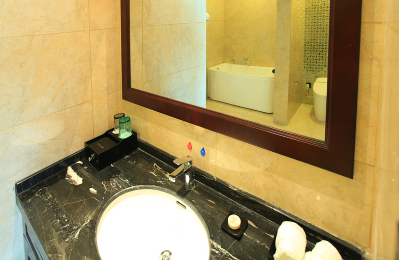 Bathroom 3, Liangchen Meijing Hotel, Wuhan