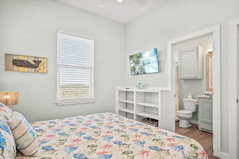 Room 4, Save The Ales Boardwalk Private Pool Sleeps 10, Nueces